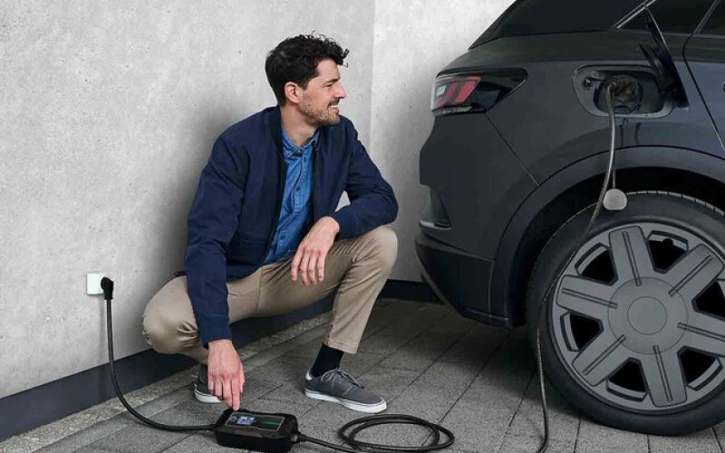cargar auto eléctrico en enchufe doméstico